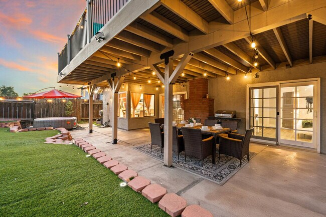 Building Photo - 13075 Old West Ave