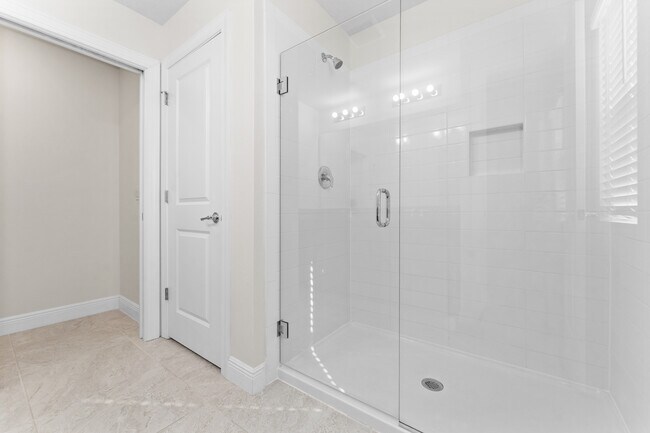 Building Photo - 4758 Kissimmee