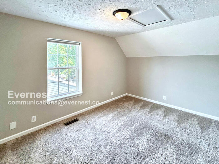 Building Photo - 619 E Sevier St