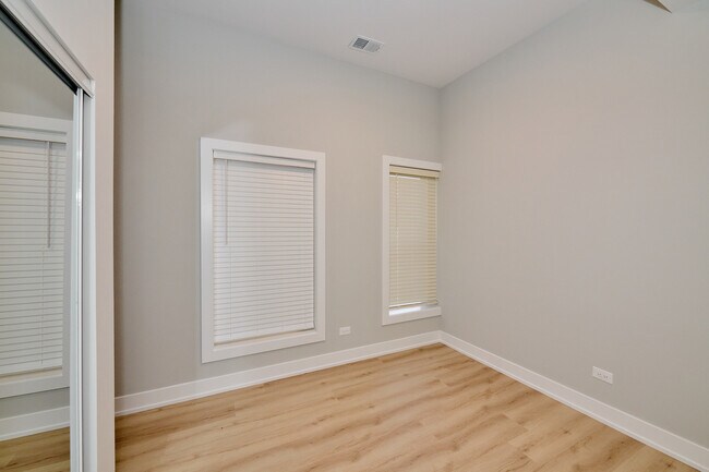 Building Photo - 2868 W 21st Pl
