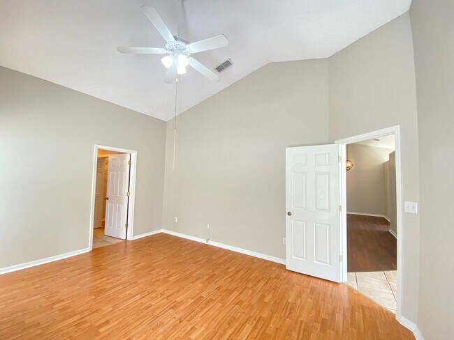 Building Photo - View this home today and Move in July 3rd!...