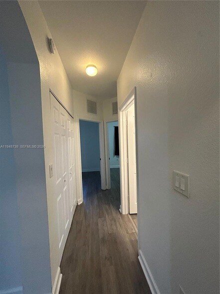 Building Photo - 1720 NE 33rd Ave