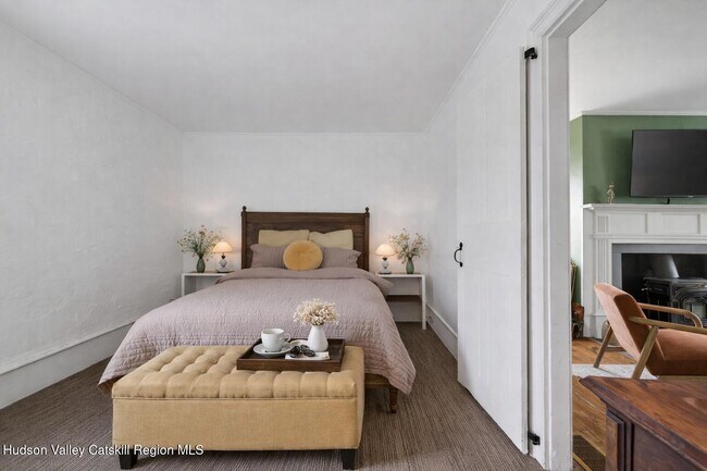 Building Photo - 48 Oak Rd