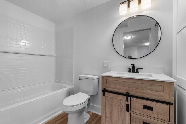 Building Photo - Special Offer: $500 Off First Full Month's Rent! 1 Bed, 1 Bath Apartment – Great Location & Ameni...