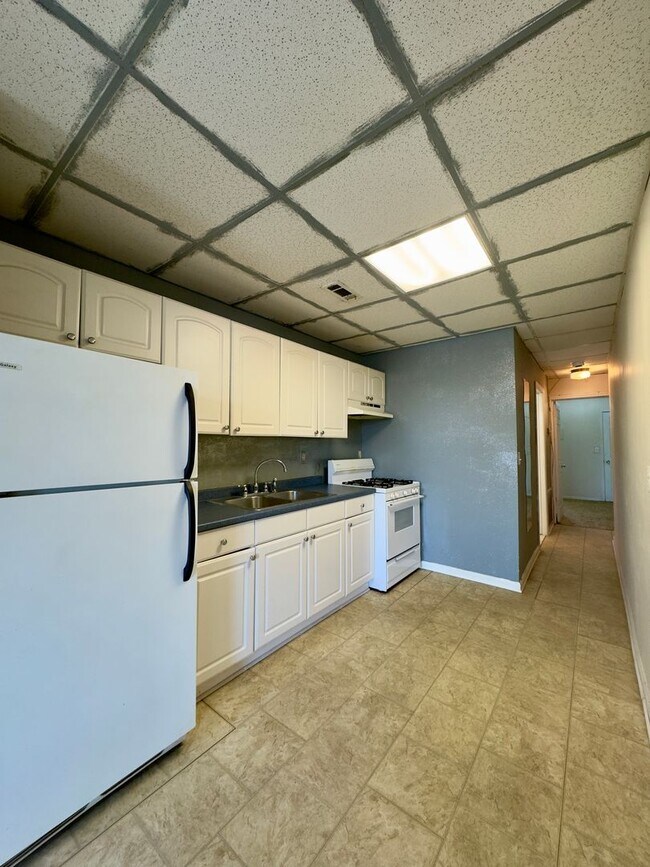 Building Photo - 1611 St Paul St