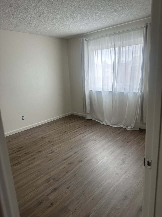 Building Photo - 13910 Lear Blvd