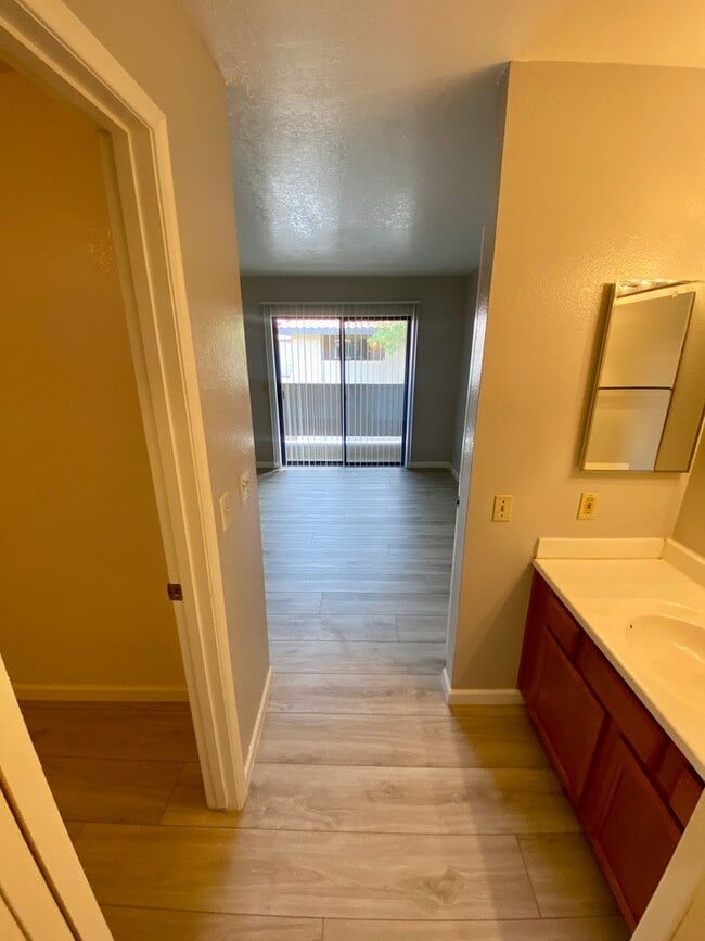 Building Photo - Spacious Two Bedroom Two Bath Condo in Tempe