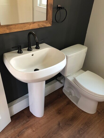 Building Photo - 208 S Main St.