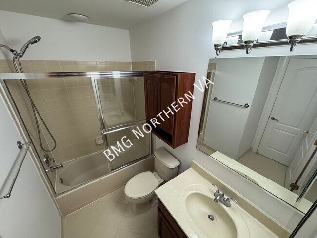 Building Photo - 3091 McKinnon Way