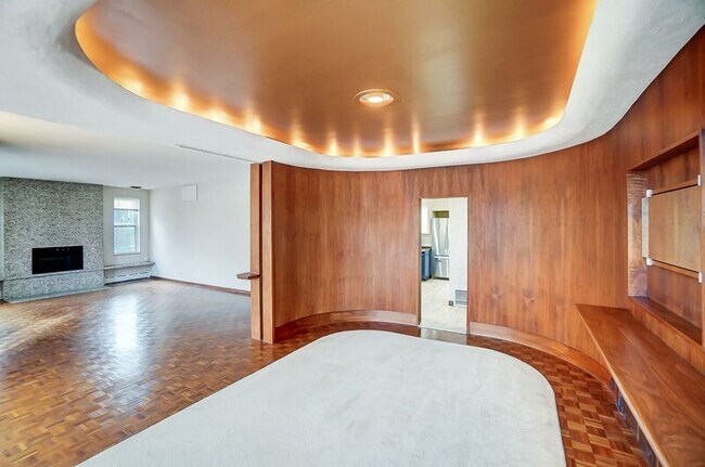 Building Photo - 2881 Observatory Ave