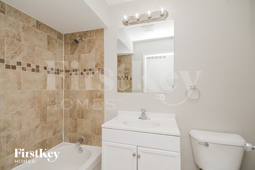 Building Photo - 17621 Grandview Dr