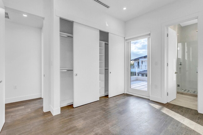 Building Photo - 454 Fernwood Rd