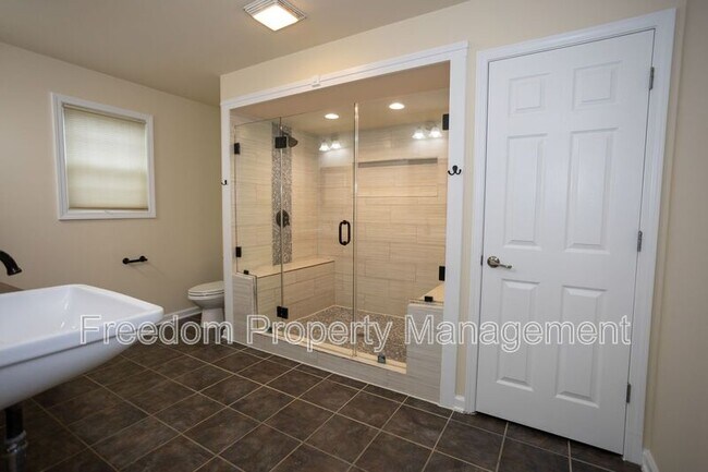 Building Photo - 5914 Ridge View Dr