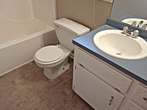 Building Photo - 1005 Whispering Woods Dr