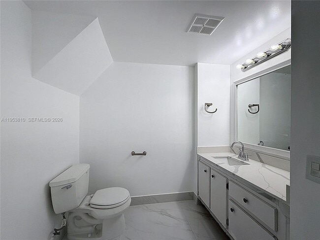 Building Photo - 1100 SE 4th Ave