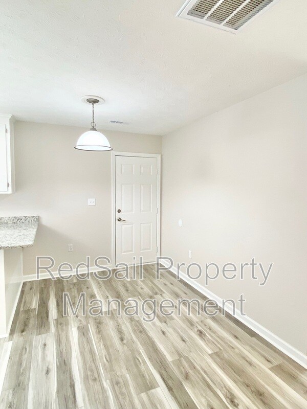 Building Photo - 39 Whites Ln