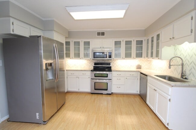 Building Photo - Pool Home with Office, Two Primary Suites ...