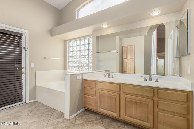 Building Photo - 7927 W Kimberly Way