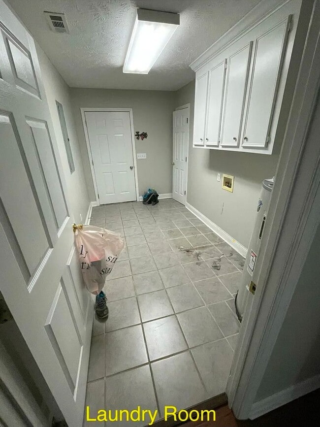 Building Photo - 3 Bedroom 2 Bath South Florence