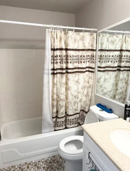 Second bathroom - 1022 Boxwood Ct