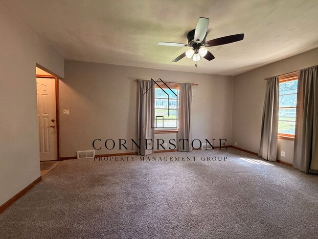 Building Photo - Spacious 2+ bedroom Ranch $850