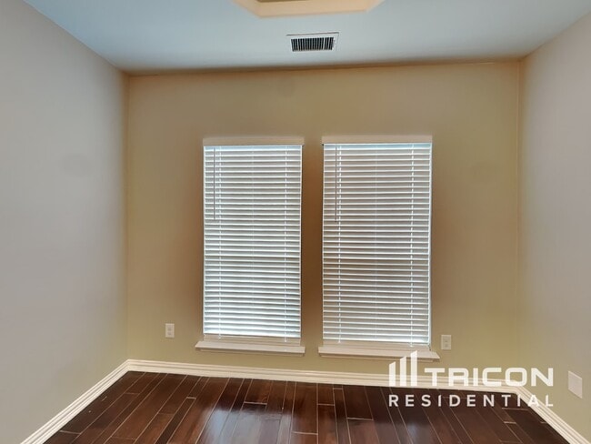 Building Photo - 131 Lake Trail Dr