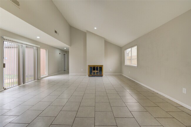 Building Photo - 12327 Fairmeadow Dr