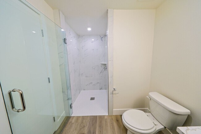 Interior Photo - Orion 1317 Jefferson