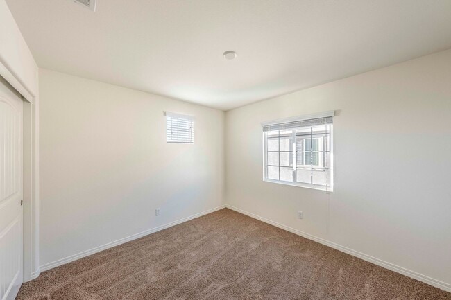 Building Photo - Large Single Family, 5 Bed 3 Bath, Corona-Norco Unified School District.