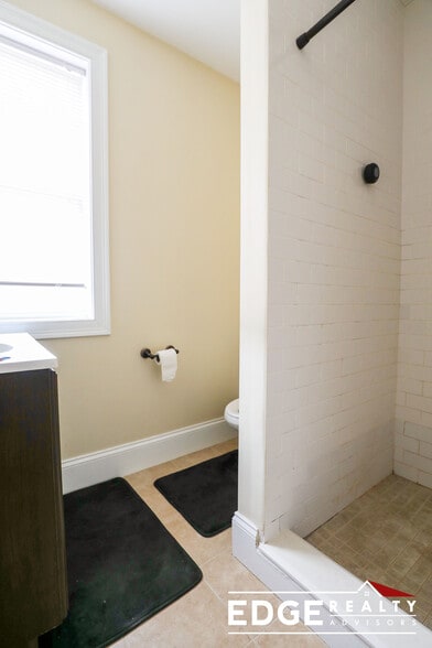 Building Photo - 46 Atkins St