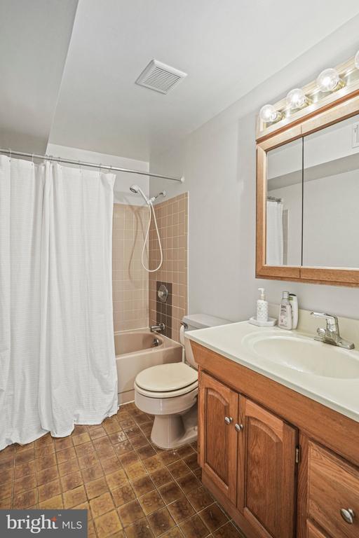 Building Photo - 6117 Larstan Dr