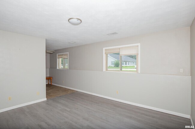 Building Photo - 3430 Holiday Ct