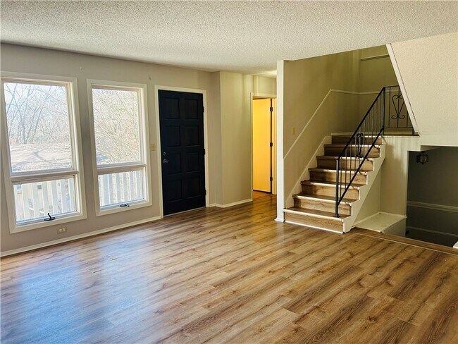 Building Photo - 17 Dogwood Dr