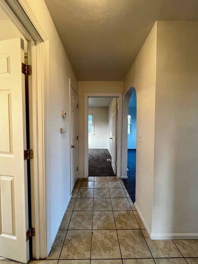 Building Photo - 1408 S 3rd Ave