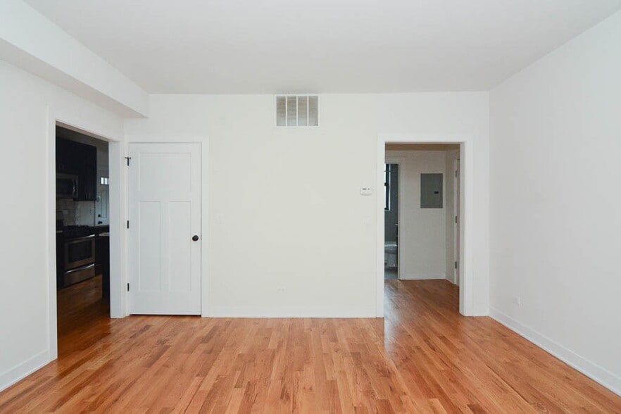 Building Photo - 2207 W Eastwood Ave