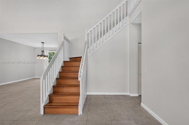Building Photo - 498 Cambridge Ln