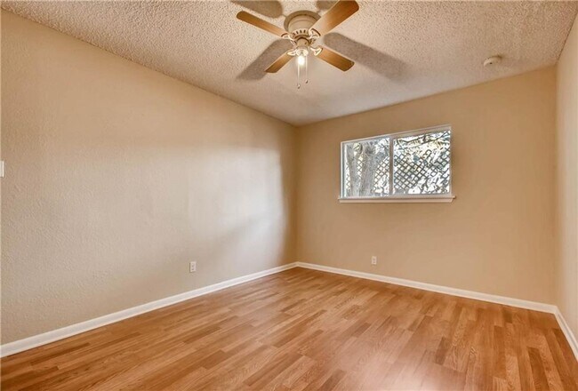 Building Photo - Central Austin Private Lifestyle!