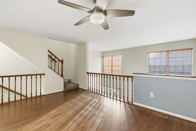 Building Photo - 335 Fullerton Pl