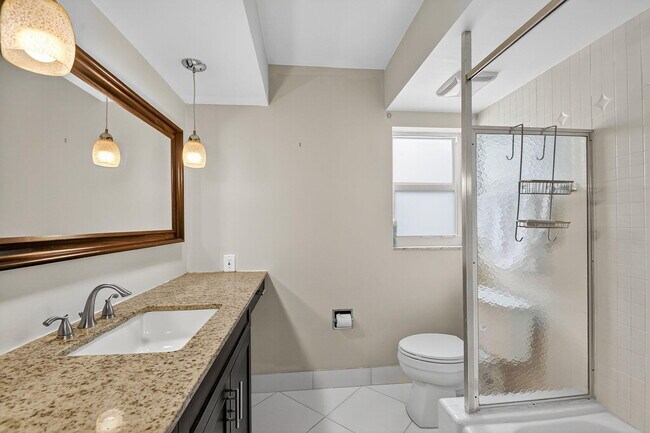 Building Photo - 113 Park Ln E