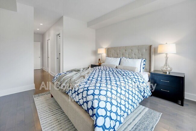 Building Photo - 3821 14th St NW