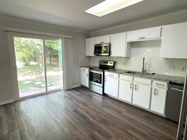 Building Photo - 2423 Glen Field Dr