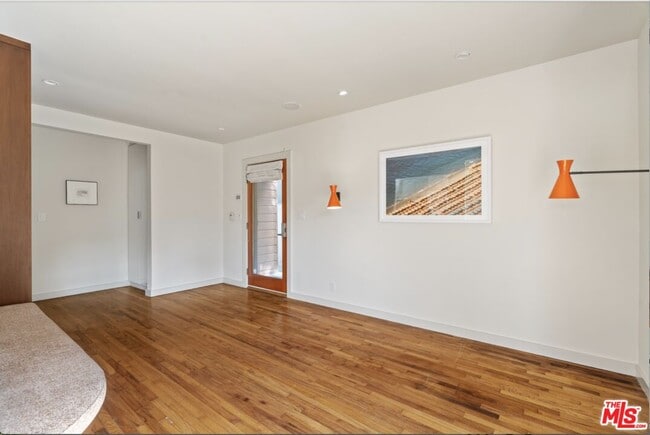 Building Photo - 27 18th Ave