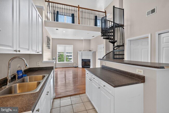 Building Photo - 501 Hungerford Dr