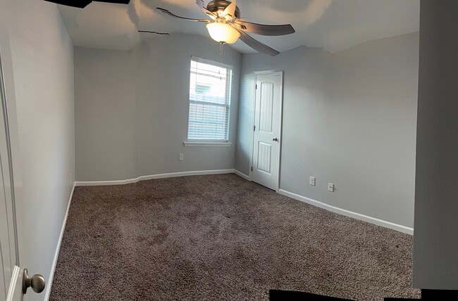 Building Photo - 24422 Dawson Ct