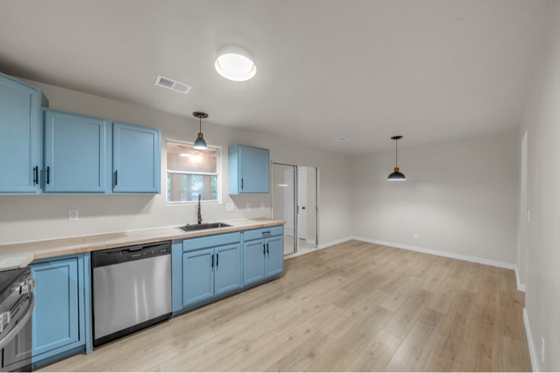 Building Photo - 610 Maplewood Dr