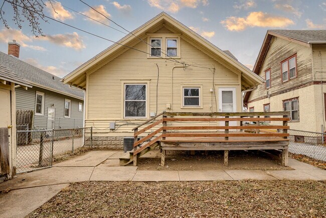 Building Photo - 6931 N 24th St