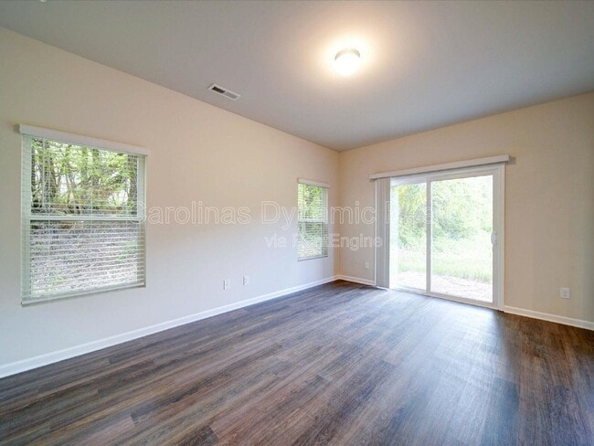 Building Photo - 916 S Battleground Ave