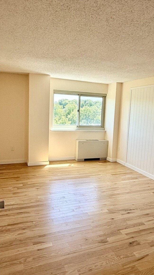 Building Photo - 1225 Martha Custis Dr