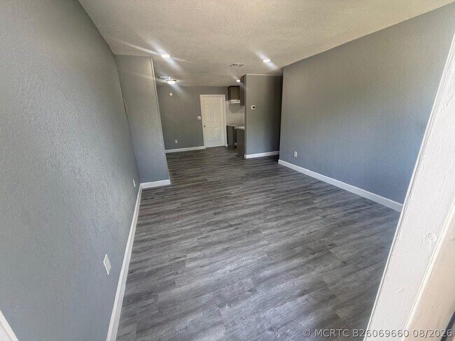 Building Photo - 630 E Dayton Cir