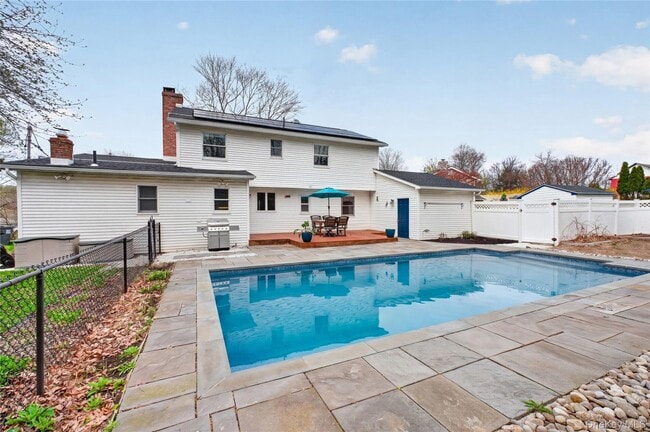 Building Photo - 22 Blossom Hill Dr